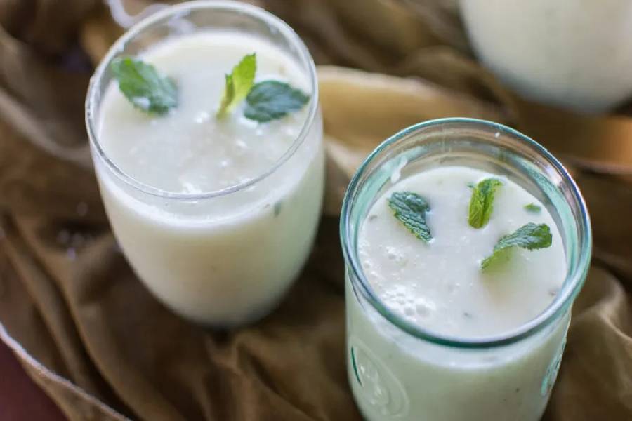 শরীর আর্দ্র রাখতে ঘোলের চেয়ে দই বেশি কার্যকর ভূমিকা পালন করে।