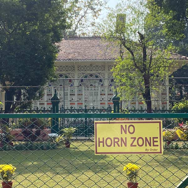 অতীতে পৌষ উৎসব, বাইশে শ্রাবণের মতো বিশেষ দিনে উপাসনা হত এখানে। পরবর্তী সময়ে প্রাকৃতিক দুর্যোগ এড়াতে তা উপাসনাগৃহে সরানো হয়। 