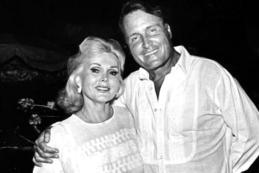 গ্লিনের পাঁচ স্ত্রী অসুস্থতার কারণে মারা যান। ১৯২৬ সালে মার্সি ম্যাকডোনাল্ড নামের এক মহিলাকে বিয়ে করেছিলেন গ্লিন। বিয়ের এক বছর পর মার্সি মারা যাওয়ায় তিনি দ্বিতীয় বিয়ে করেন।