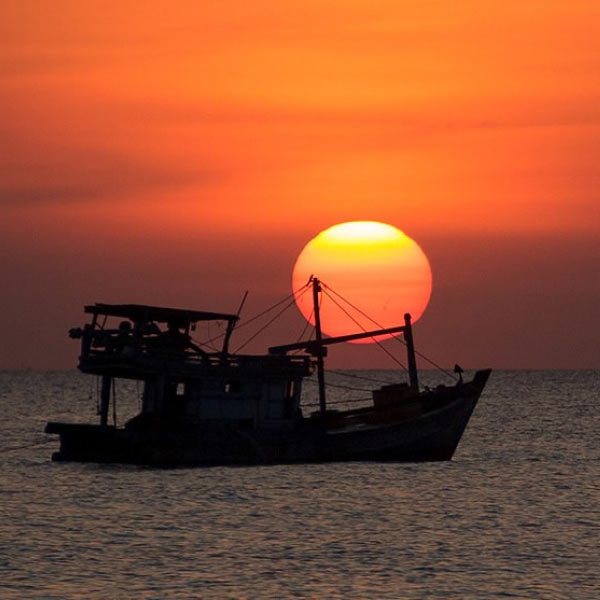 মানিকফন এক সাক্ষাৎকারে জানান, দাদুর হাত ধরেই প্রকৃতির সঙ্গে তাঁর পরিচয়। ভিন্ন রকমের মাছ, জাহাজ, সামুদ্রিক প্রাণী, তারা দেখে দিক নির্ধারণ করা শিখেছেন তিনি।