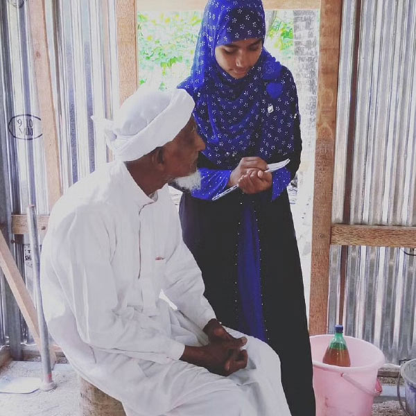 সমুদ্রে পাড়ি দেওয়ার পর বিভিন্ন ধরনের ভাষার সঙ্গে পরিচয় হয় তাঁর। ইংরেজি, হিন্দি, মালয়ালম, আরবি, ফরাসি, লাতিন, রাশিয়ান, জার্মান, সিংহলি, পার্সি, সংস্কৃত, তামিল ও উর্দু ভাষায় দক্ষ তিনি।