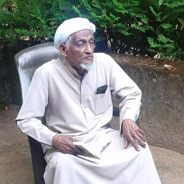 মানিকফনের প্রতিভা দেখে জোনস অভিভূত হন। জোনস তাঁর ছাত্রের জীবনে এক নতুন দিক খুলে দিয়েছিলেন। ১৯৮১ সালের ঘটনা। লক্ষদ্বীপের মানিকফনের সঙ্গে জোনস পরিচয় করিয়ে দিয়েছিলেন টিম সেভেরিন নামের এক আইরিশ পর্যটকের।