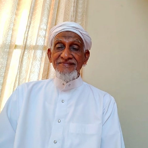 তাঁর চার সন্তানও রয়েছে। প্রত্যেককেই তিনি নিজের আদর্শে বড় করে তুলেছেন। মানিকফনের তিন মেয়ে শিক্ষকতার পেশায় এবং তাঁর এক মাত্র ছেলে নৌবাহিনীতে কর্মরত। তাঁর ছেলেমেয়েরাও মানিকফনের মতো পূঁথিগত বিদ্যায় বিশ্বাসী নন।