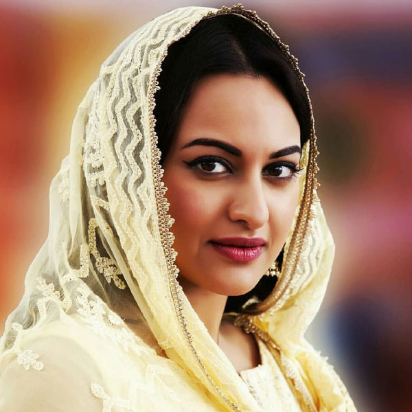 কিন্তু পরবর্তীতে জানা যায়, এই ধরনের কোনও মন্তব্যই করেননি সোনাক্ষী। বরং এই ঘটনার নেপথ্যে রয়েছে দুই অভিনেত্রীর পিআর দলের সদস্যরা।