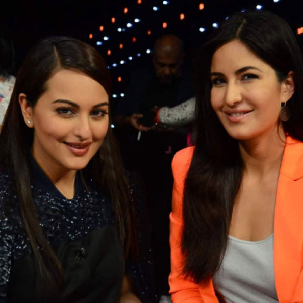 অতিথি হিসাবে উপস্থিত ছিলেন সোনাক্ষীও। শোনা যায়, এই অনুষ্ঠানে দুই অভিনেত্রীর মধ্যে দীর্ঘক্ষণ উত্তপ্ত বাক্যালাপ হয়। এর পর নাকি দু’জনের ভুল বোঝাবুঝি মিটে যায়।