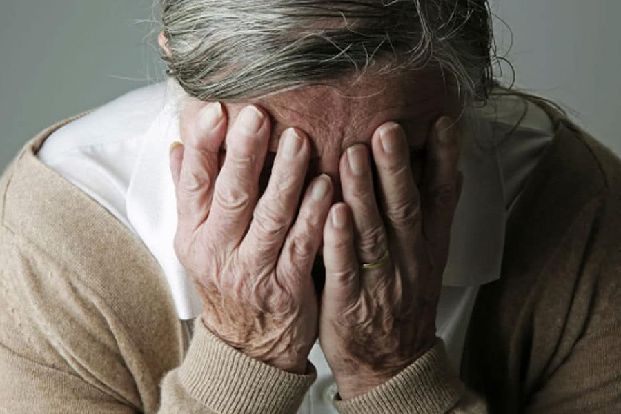 নিজের ৮৯তম জন্মদিনের ৪৫ দিন আগে মারা যান গ্লিন। গ্লিনের সঙ্গে দেখা করার জন্য ক্যালিফোর্নিয়া আসছিলেন লিন্ডা। ক্যালিফর্নিয়ায় নেমে তিনি জানতে পারেন, তাঁর স্বামী মারা গিয়েছেন।