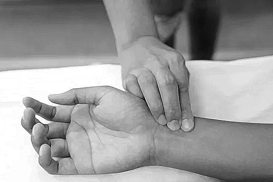 লিন্ডা জানান, তাঁদের প্রথম বিবাহবার্ষিকী উদ্‌যাপন করতেই আসছিলেন তিনি। তার ১০ দিন আগেই মারা যান গ্লিন।