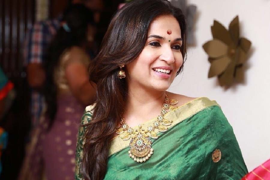 ছেলের ছবি প্রকাশ না করলেও খুদের নাম জানিয়েছেন থালাইভার মেয়ে— বীর রজনীকান্ত বঙ্গামুড়ী। 