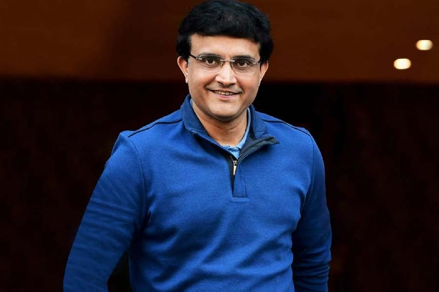 ঘটনার সূত্রপাত ২০১৯ সালে। তখনই সৌরভের বায়োপিক নিয়ে গুঞ্জন তৈরি হয়েছিল। পর্দায় কাকে দেখা যাবে সৌরভের চরিত্রে, কে থাকবেন পরিচালনার দায়িত্বে, কী-ই বা হবে ছবির নাম, তা নিয়ে বহু প্রশ্ন ছিল। 