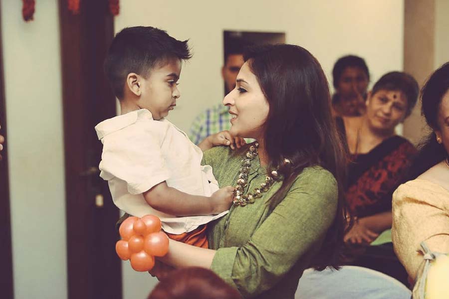 তবে এই ব্যাপারে সৌরভ বা ঐশ্বর্যা কেউ-ই মুখ খোলেননি। দেননি কোনও বিবৃতিও। দুই ছেলেকে নিয়ে ঐশ্বর্যা ২০১৯-এর মে মাসে কলকাতায় এসেছিলেন। 