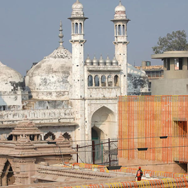 ১৯৩৭ সালের ১৪ মে, ওই বইয়ের ওই বিশেষ অংশটির উল্লেখ করে ব্রিটিশ শাসককে জানিয়েওছিলেন বারাণসীর ওই শিক্ষাবিদ ব্রিটিশ সরকারের অনুমতিসাপেক্ষে পরে তিনি এ নিয়ে একটি বিবৃতিও দেন। কিন্তু তার পরও ১৯৪২-এ ইলাহাবাদ হাই কোর্ট জ্ঞানবাপীতে নমাজের অধিকার বজায় রাখার রায় বহাল রেখেছিল। ফলে বিতর্ক চলতে থাকে। 