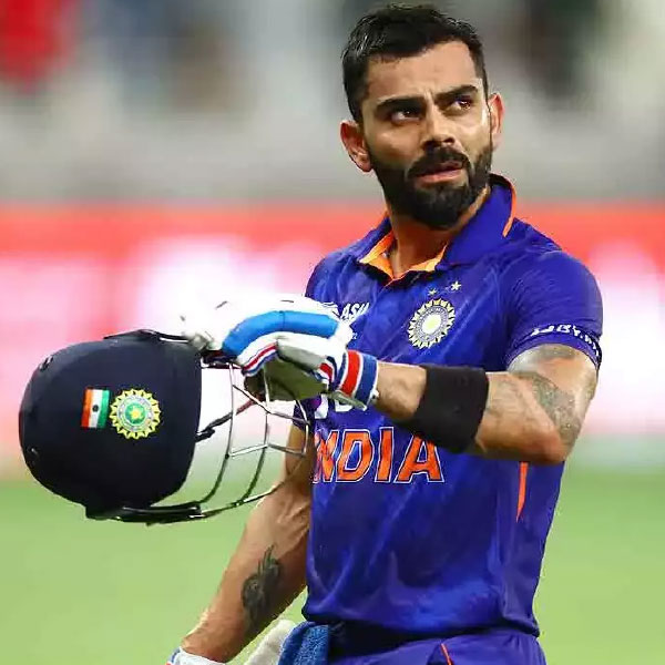 বিরাট কোহলী: গত বারের টি-টোয়েন্টি বিশ্বকাপের পর নেতৃত্ব ছারেন বিরাট। এর পর একের পর এক সিরিজ থেকে বিশ্রাম দেওয়া হয় তাঁকে। রানও পাচ্ছিলেন না তিনি। এশিয়া কাপে ছন্দে ফেরেন বিরাট। বিশ্বকাপের পর থেকে ন’টি টি-টোয়েন্টি ম্যাচ খেলেছেন বিরাট। এশিয়া কাপে দু’টি অর্ধশতরান এবং একটি শতরান এসেছে বিরাটের ব্যাট থেকে। বিশ্বকাপেও তাঁর ব্যাটে রান চাইবেন সমর্থকরা।