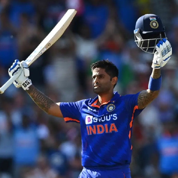 সূর্যকুমার যাদব: গত বিশ্বকাপ থেকে এখনও পর্যন্ত ২০টি টি-টোয়েন্টি ম্যাচ খেলেছেন সূর্যকুমার। করেছেন ৬৩০ রান। একটি শতরানও করেছেন তিনি। ইংল্যান্ডের বিরুদ্ধে সেই শতরান আত্মবিশ্বাস দেবে সূর্যকে। অস্ট্রেলিয়ার মাটিতে ভারতীয় দলের বড় ভরসা তিনি।