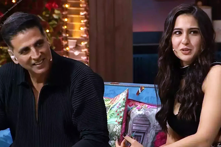 তাঁর সঙ্গে ছিলেন রকুলপ্রীত সিংহ। সম্প্রতি ওটিটি প্ল্যাটফর্মে মুক্তি পেয়েছে ‘কঠপুতলী’ ছবিটি। এই ছবির প্রচারেই অক্ষয়-রকুল এসেছিলেন কপিলের অনুষ্ঠানে।