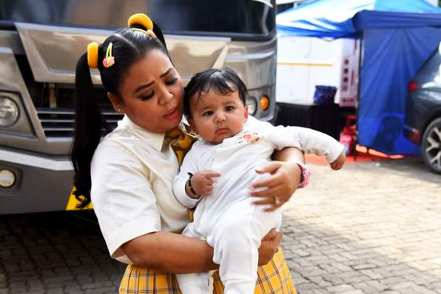 শ্যুটিংয়ের শেষে তাঁর ছেলেকেও সময় দিতে হয়। তাই তাঁর কাছে নতুন কোনও কাজ শুরু করার সময় নেই।