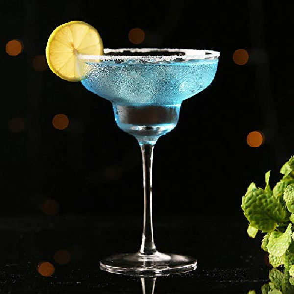 মার্গারিটা গ্লাস: মার্গারিটা এবং তাকিলা জাতীয় পানীয় পরিবেশন করা হয় এই গ্লাসে।