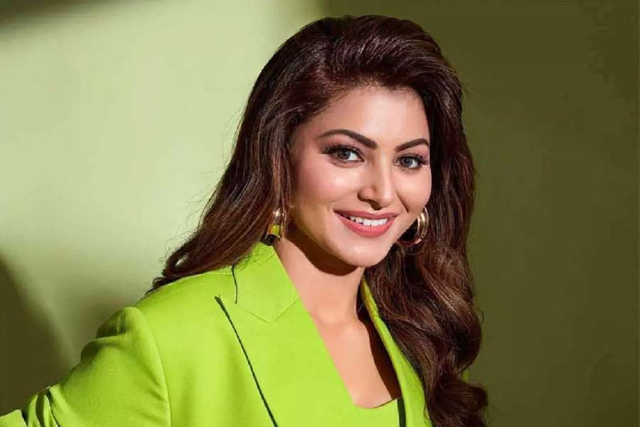 সংবাদমাধ্যমের দাবি, ঋষভের সঙ্গে সম্পর্ক পাকা করতে চেয়েছিলেন উর্বশী। কিন্তু এই সম্পর্ককে মান্যতা দিতে চাননি ঋষভ। এমনকি, গুঞ্জন ছড়ায় উর্বশীর হোয়াটসঅ্যাপ নম্বরও ব্লক করে দেন তিনি। এই সময় থেকেই নাকি দু’জনের মন কষাকষি। পরে হোয়াটসঅ্যাপে পন্থকেও ব্লক করেন উর্বশী।