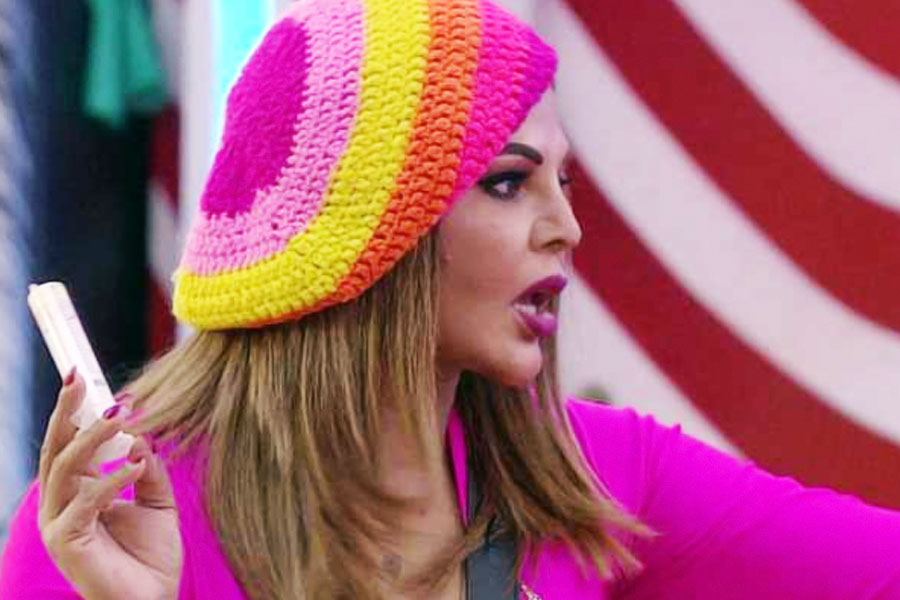 এর আগেও রাখিকে দেখা গিয়েছে এই রিয়্যালিটি শোয়ে। কখনও তিনি শোয়ের এক প্রতিযোগীকে হৃদ্‌রোগ সংক্রান্ত সমস্যা দূর করতে আলু খেতে বলেছেন। কখনও জানিয়েছেন, বেশি তেলযুক্ত খাবার খেলে কোলেস্টেরলের সমস্যা দেখা দেয়।