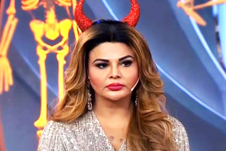 ২০০৯ সালে এক ছোটপর্দায় রাখি স্বয়ম্বর অনুষ্ঠানের আয়োজন করেছিলেন। অনুষ্ঠানের সঞ্চালক ছিলেন অভিনেতা রাম কপূর।