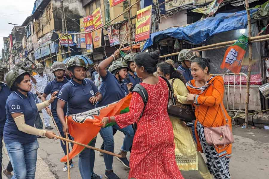সরাসরি:  দুপুর ২টো ৪০, নবান্ন অভিযান শেষ, জানিয়ে দিলেন দিলীপ ঘোষ, অসুস্থ অনেক বিজেপি কর্মী