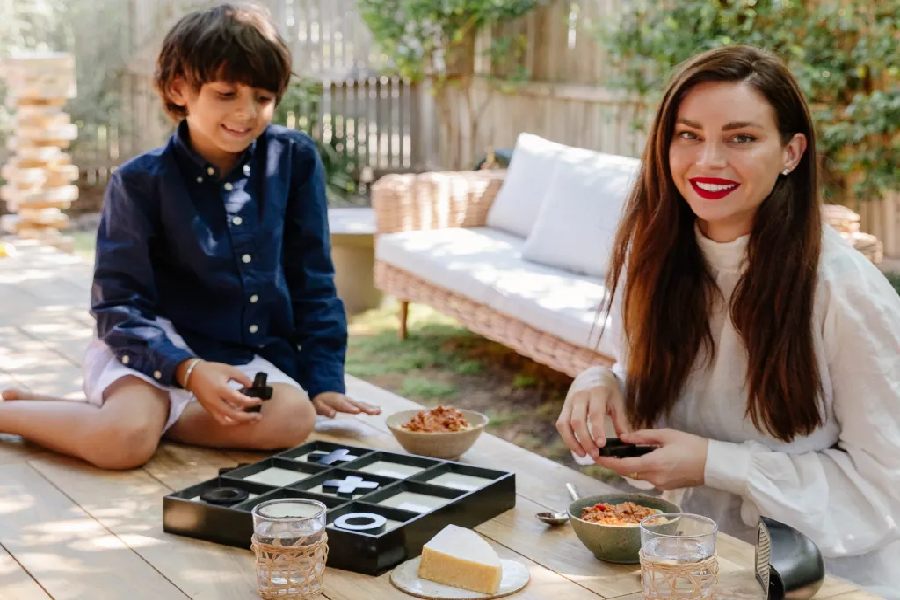 সারার ছেলে ফিনিক্সের মায়ের হাতের সব রান্নাই পছন্দের।