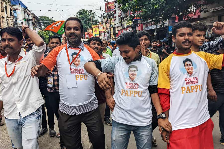 নবান্ন অভিযানে বাধা পেয়ে পূর্ব মেদিনীপুর জেলা জুড়ে অবরোধ শুরু করেন বিজেপি কর্মীরা। ১১৬ নম্বর জাতীয় সড়কে অবস্থান বিক্ষোভ শুরু করেন নেতা-কর্মীরা। তীব্র যানজট শুরু হয়। 