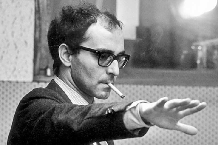 গোদারের সিনেমা বোঝা সত্যিই সহজ নয়। আবার খুব কঠিনও নয়। তিনি সিনেমার উদ্‌যাপন করতেন না। বরং বার বার বলতেন, সিনেমার মৃত্যু ঘনিয়ে আসছে।