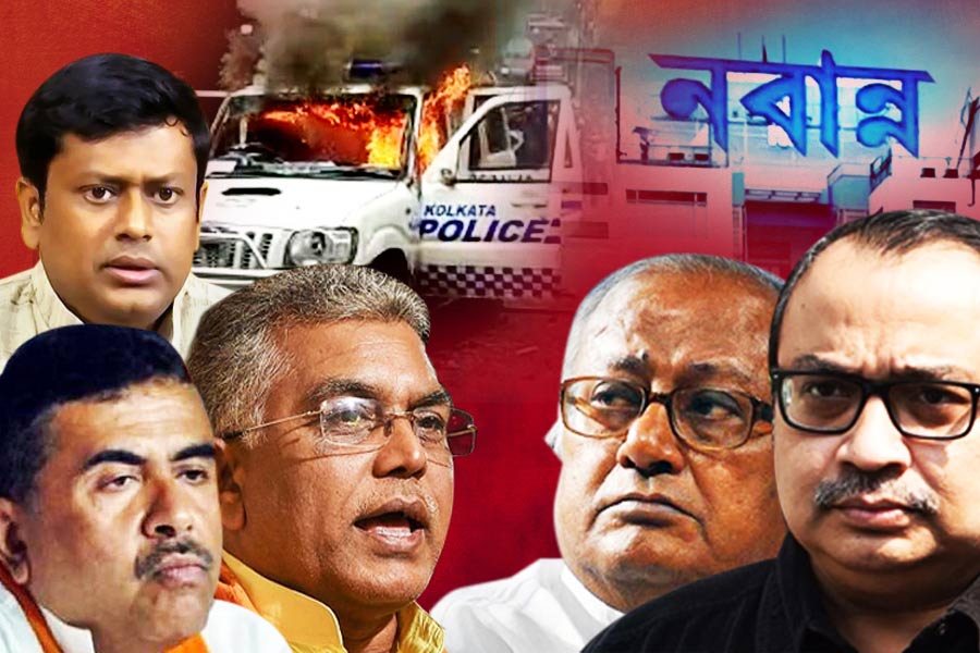মঙ্গলবার বিজেপির নবান্ন অভিযান ঘিরে সরগরম রাজ্য রাজনীতি। পুলিশি পদক্ষেপ নিয়ে ক্ষোভপ্রকাশ করেছেন বিজেপি শীর্ষ নেতৃত্ব। তৃণমূল আবার পাল্টা খোঁচা দিয়েছে অভিযানের বহর নিয়ে। তাদের দাবি, সাধারণ মানুষের ওপর কোনও প্রভাবই পড়েনি। 