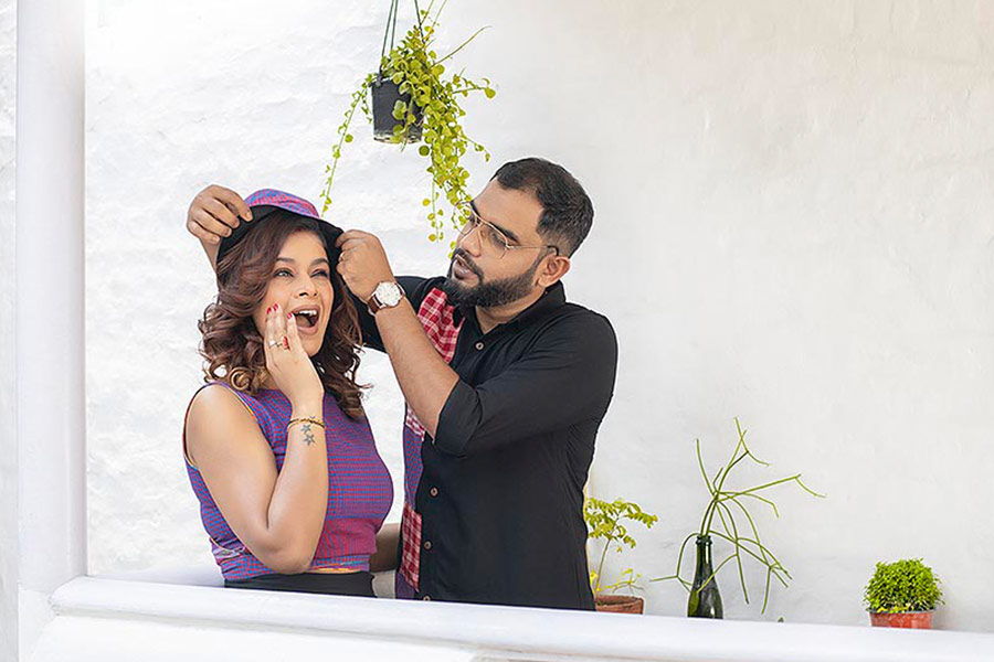  ছোটবেলা থেকে একই গল্প। এখন আর ভাল লাগে না। ছুটির ক’টা দিন একটু নিরিবিলি, একান্তে সময় কাটাতে চায় মন।