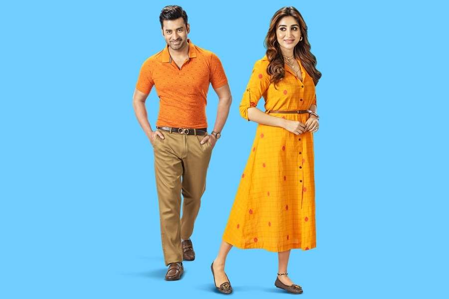 পুজো মানে ছুটি ছুটি, পুজো মানে কাশের বনে হাওয়ার দোলা। পুজো মানেই  নতুন জামা, ঢাকের তালে সিঁদুর খেলা। উৎসবের দিন গুলো রঙিন হয়ে উঠুক সকলের। 