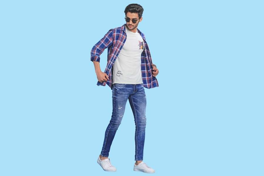 সপ্তমীতে সুসজ্জিতা: সপ্তমীতে শিউলির গন্ধ আর ঢাকের আওয়াজে মনে বেজে উঠুক সাজ সাজ রব!