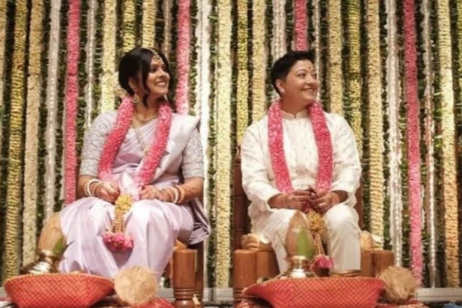 ফ্রেমবন্দি সুভিক্ষা ও টিনা