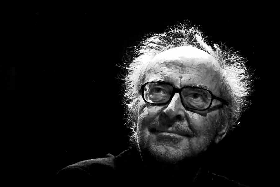 বিদায় গোদার! এ এক অদ্ভুত সমাপতন। ১৩ সেপ্টেম্বর, মঙ্গলবার ফরাসি-সুইস চলচ্চিত্র পরিচালক জঁ লুক গোদার প্রয়াত হলেন। আর কয়েক দিনের মধ্যেই কলকাতায় মুক্তি পেতে চলেছে অমর্ত্য ভট্টাচার্য পরিচালিত ওড়িয়া ছবি ‘আদিউ গোদার’।