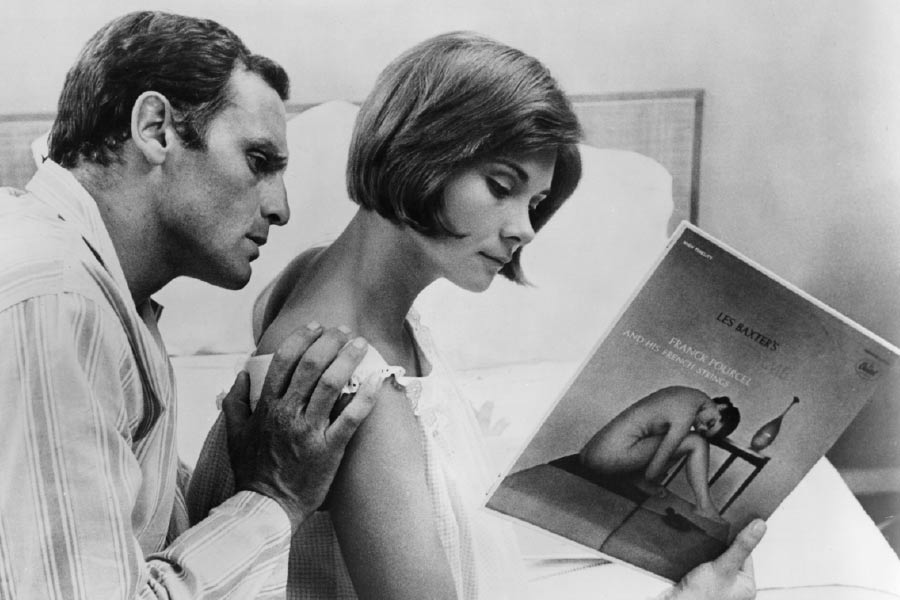 ১৯৬৪-এর ছবি ‘দ্য ম্যারিড উওম্যান’ নিয়ে আবার বিতর্ক বাধে। ফরাসি সেন্সর বোর্ড ছবির নামকরণকেই ‘আপত্তিকর’ বলে দাবি করে। তার উপরে ছিল বিস্তর যৌনদৃশ্য প্রদর্শনের অভিযোগ।