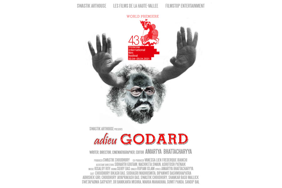 গোদারের ছবি এক সময়ে সত্যিই ঢুকে পড়েছিল তৃতীয় বিশ্বে আমদানি হওয়া পর্ন ছবির বান্ডিলে। তবে সেই বান্ডিল থেকে আলাদা মহিমায় গোদার যে আবার উঠে দাঁড়াবেন, সে কথাই বলতে চেয়েছে ‘আডিউ গোদার’।ওড়িশার প্রত্যন্ত গ্রামের এক পর্ন-আসক্ত প্রৌঢ়ের ক্রমশ গোদার আবিষ্কারও ‘বাস্তব’-এর বাইরে নয়।