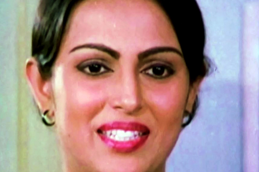 তামিল, মালয়লম ছবি ছাড়াও তেলুগু ও কন্নড় ছবিতে অভিনয় করতে দেখা গিয়েছে নিশাকে। ১৯৬২ সালে তামিলনাড়ুর নাগাপট্টিনমে জন্ম অভিনেত্রীর।