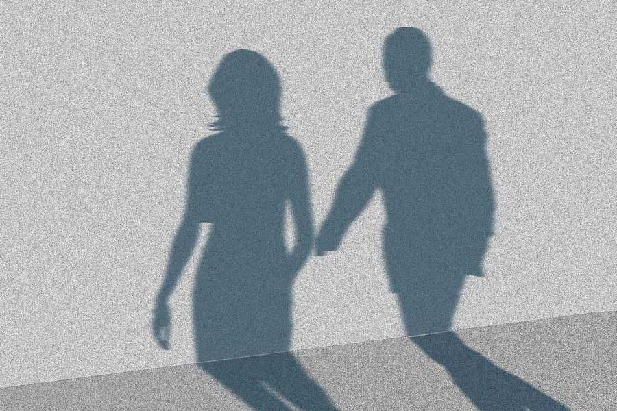 কিন্তু সুখের দিনও শেষ হয়। ইন্ডাস্ট্রিতে তাঁর জনপ্রিয়তা কমে আসায় তাঁর কাজও কমে যেতে থাকে। দক্ষিণের ফিল্মজগৎ থেকে ধীরে ধীরে তিনি যৌনপেশার দিকে ঝুঁকে পড়েন।