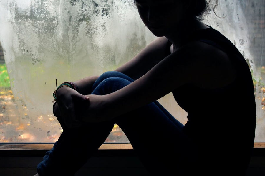 ভঁওরী দেবী। রাজস্থানের অজমের জেলার কিষানগঢ় ব্লকের বাসিন্দা ছিলেন তিনি। ছোট থেকেই অর্থাভাবে দিন কাটিয়েছেন ভঁওরী। বাবা-মা দু’জনেই দিনমজুরি করতেন। অষ্টম শ্রেণি পর্যন্ত পড়াশোনা করার পর বিয়ে করেন তিনি।