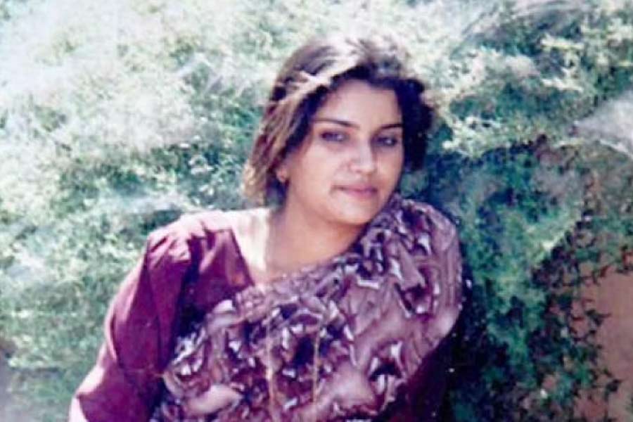 ঠিক তখনই তাঁর জীবন অন্য পথে মোড় নেয়। রাজস্থানের দুই মন্ত্রীর সঙ্গে যোগাযোগ করেন ভঁওরী। তিনি অনুরোধ করেন, তাঁকে যেন চাকরি ফিরিয়ে দেওয়া হয়। কিন্তু খুব কম সময়ের মধ্যে ক্ষমতার মারপ্যাঁচ বুঝে যান তিনি।