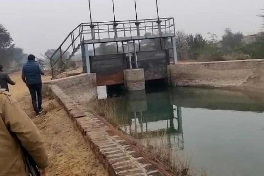 জানা যায়, প্রমাণ লোপাট করার জন্য খালের কাছে ভঁওরীকে নিয়ে যাওয়া হয়। পুলিশ মৃতদেহের তল্লাশি চালালে রাজীব গাঁধী খালের সামনে কিছু সোনার গয়না, হাতঘড়ি, জামার ছেঁড়া টুকরো, মাথার খুলি, ভাঙা দাঁতের টুকরোর সঙ্গে একটি ক্রিকেট ব্যাট এবং পিস্তলও পড়ে থাকতে দেখা যায়।