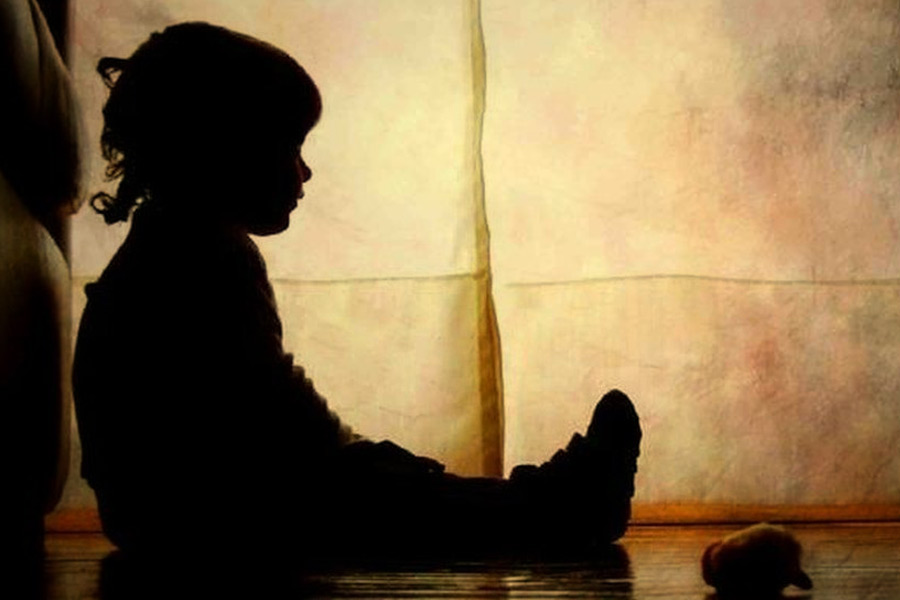 তবে এটিই কেনিয়নের এক মাত্র অপরাধ ছিল না। দুই নাবালিকাকে দিনের পর দিন যৌন নির্যাতন করার জন্যও তাকে দোষী সাব্যস্ত করা হয়। এর জন্যও তাকে যাবজ্জীবন কারাদণ্ডের সাজা শোনানো হয়।