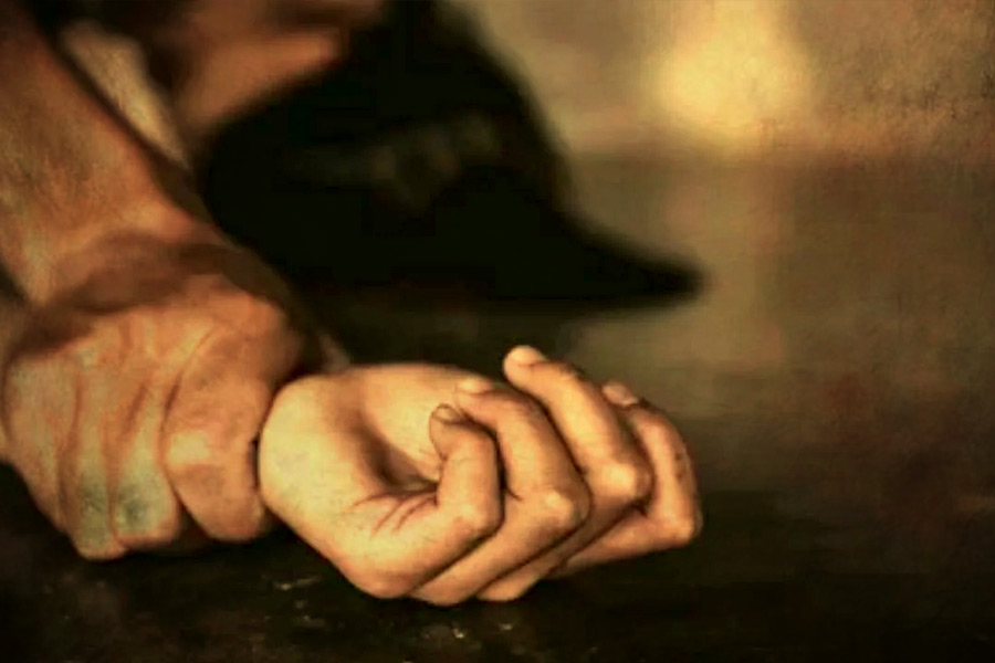 তাদের অন্য পুরুষদের সঙ্গে যৌন মিলন করার জন্য চাপ দেওয়া হত বলেও অভিযোগকারিণীরা জানান।