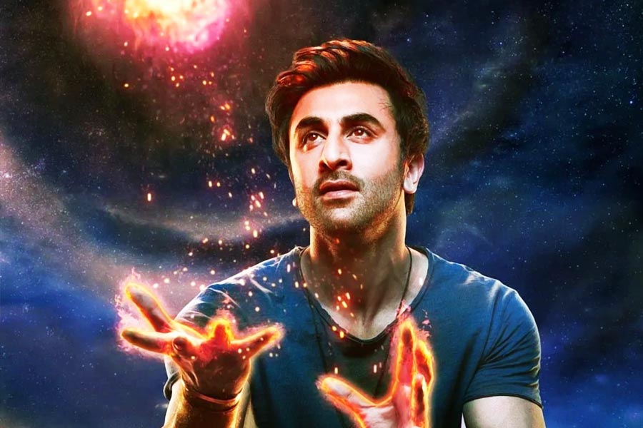 এই ছবিতে মুখ্য চরিত্রে অভিনয় করেছেন রণবীর কপূর। এই ছবিতে কাজ করার জন্য পারিশ্রমিকও পেয়েছেন প্রচুর। সংবাদ সংস্থা সূত্র অনুযায়ী, এই ছবি থেকে প্রায় ২৫ থেকে ৩০ কোটি টাকা উপার্জন করেছেন রণবীর।