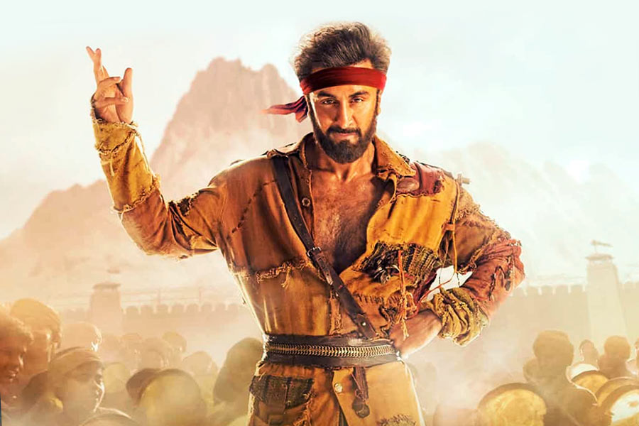 চলতি বছরের জুলাই মাসে মুক্তিপ্রাপ্ত ‘সমশেরা’ ছবিতে অভিনয় করেছিলেন রণবীর। সংবাদ সংস্থা সূত্রে জানা যায়, ‘সমশেরা’ থেকে ১৫ কোটি টাকা পারিশ্রমিক পেয়েছিলেন অভিনেতা।