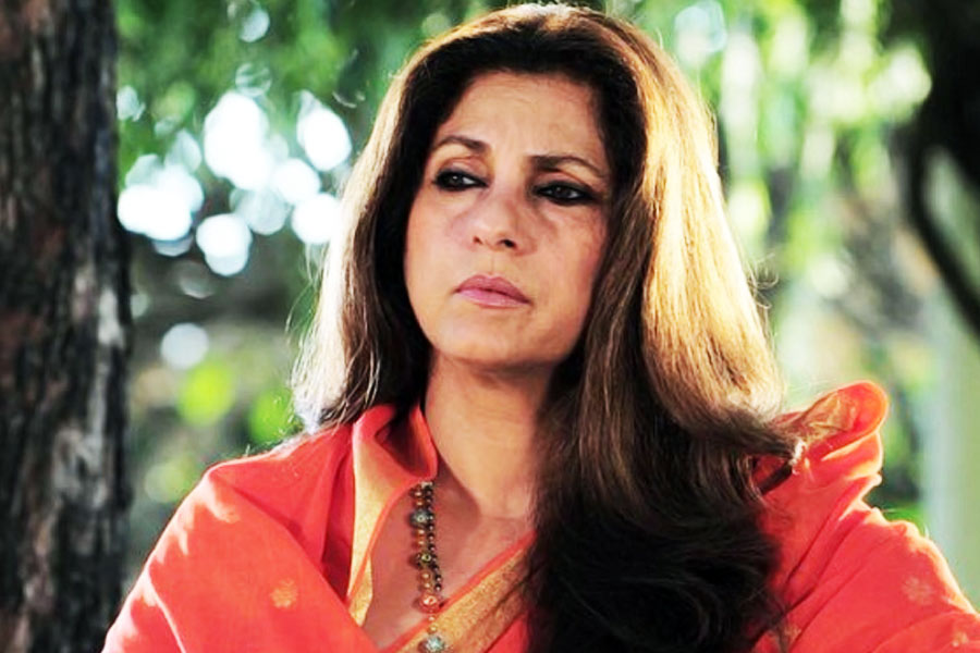 পার্শ্বচরিত্রে অভিনয় করতে দেখা যায় ডিম্পল কপাডিয়াকেও। সংবাদ সংস্থা সূত্রের খবর অনুযায়ী, ডিম্পল এই ছবিতে অভিনয় করে এক কোটি টাকা পারিশ্রমিক পেয়েছেন।