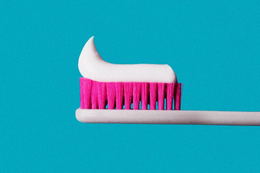 একই ব্রাশ দিনের পর দিন ব্যবহার করা চলবে না।