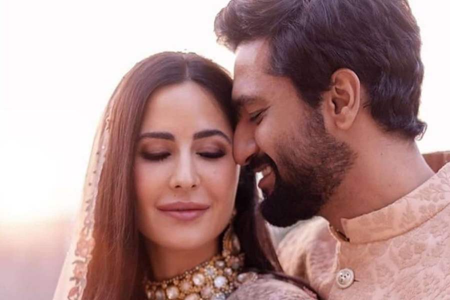 খোলামেলা, ছুটির মেজাজে প্রথম বার ধরা দিলেন বি-টাউনের তারকাদম্পতি। উদ্বেল নেটপাড়া।