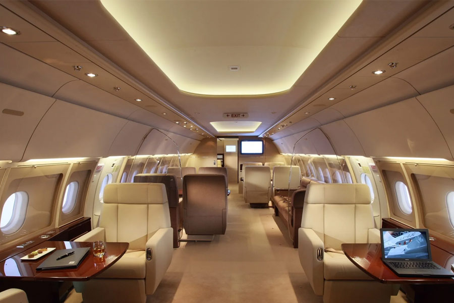 পরিচয় গোপন রাখার শর্তে ওই বিমানসেবিকা নিজের অভিজ্ঞতার কথা সংবাদমাধ্যম ‘দ্য এক্সপ্রেস’-এর সঙ্গে ভাগ করে নিয়েছেন। 