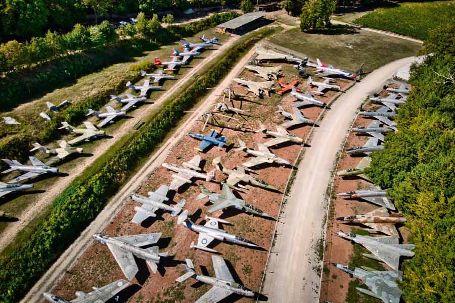 জার্মান বায়ুসেনা ‘লুফৎয়াফ’-এর এফ-৮৬ সাবরে যুদ্ধবিমানও রয়েছে মিশেলের সংগ্রহে। ৫০-এর দশকে জার্মানিতে এই যুদ্ধবিমান সক্রিয় ছিল।  