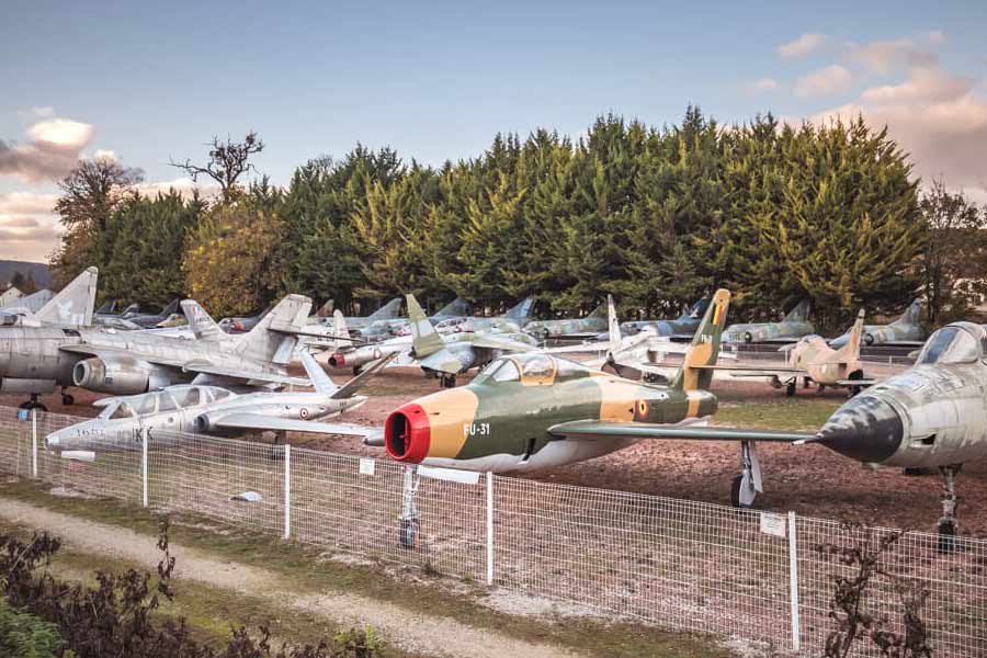 তবে মিশেলের কাছে যে যুদ্ধবিমানগুলি রয়েছে, সেগুলো এখন আর সচল নেই। শুধু মাত্র প্রদর্শনীর জন্য এই যুদ্ধবিমানগুলোকে সাজিয়ে রেখেছেন তিনি। দুর্গ লাগোয়া যুদ্ধবিমানের এই সংগ্রহশালা মিশেল সাধারণ মানুষের জন্য খুলে দিয়েছেন।